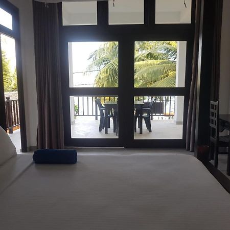 Waves Hiri Hotell Dikwella Eksteriør bilde