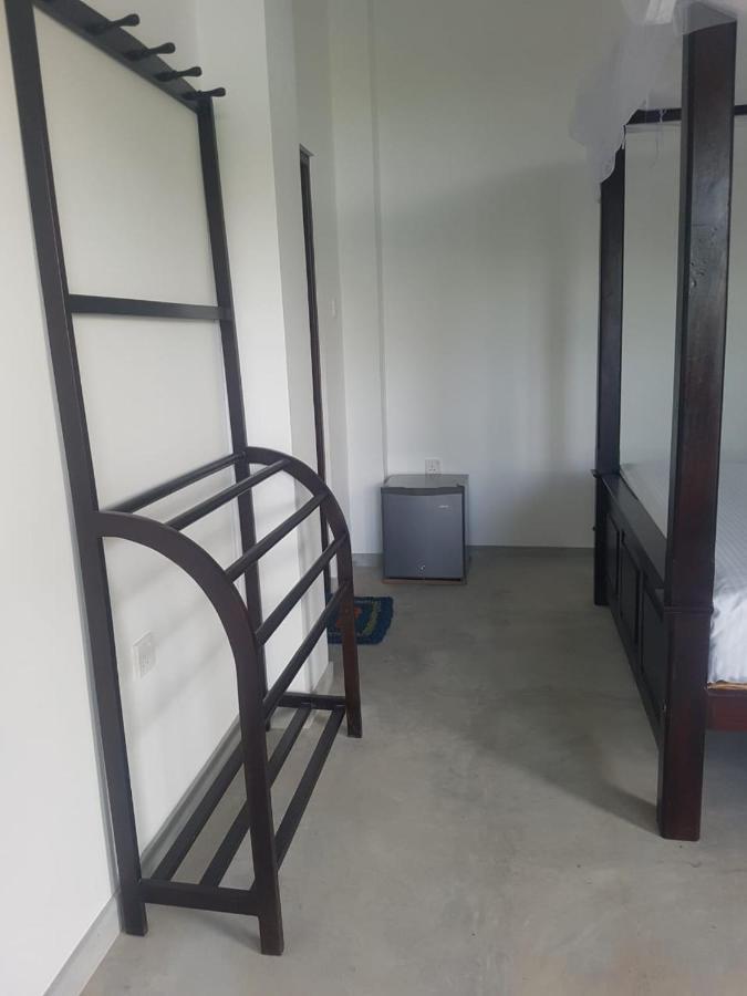 Waves Hiri Hotell Dikwella Eksteriør bilde