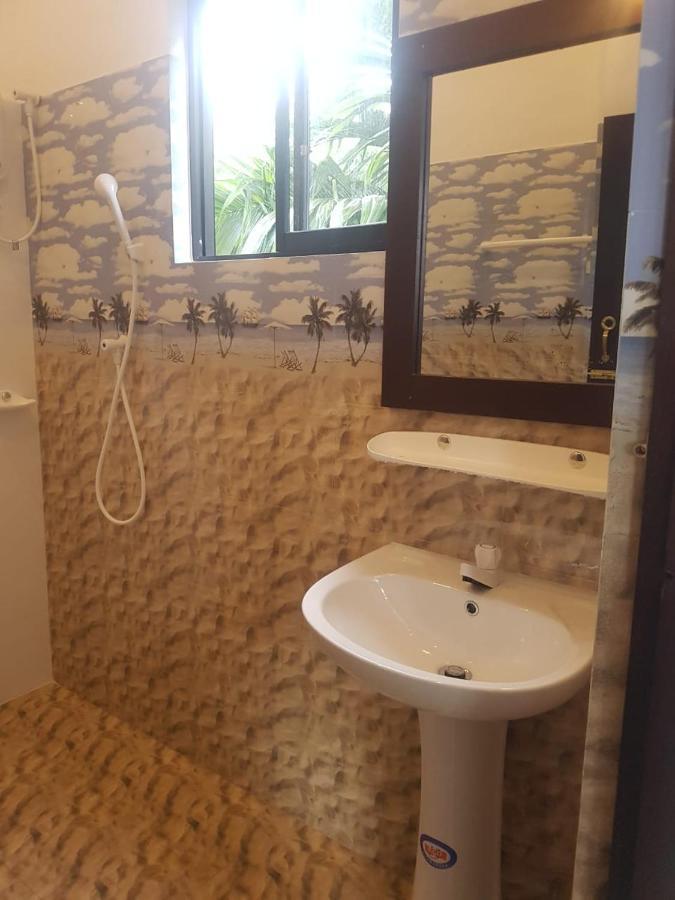 Waves Hiri Hotell Dikwella Eksteriør bilde