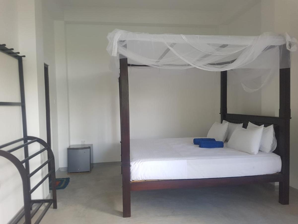 Waves Hiri Hotell Dikwella Eksteriør bilde