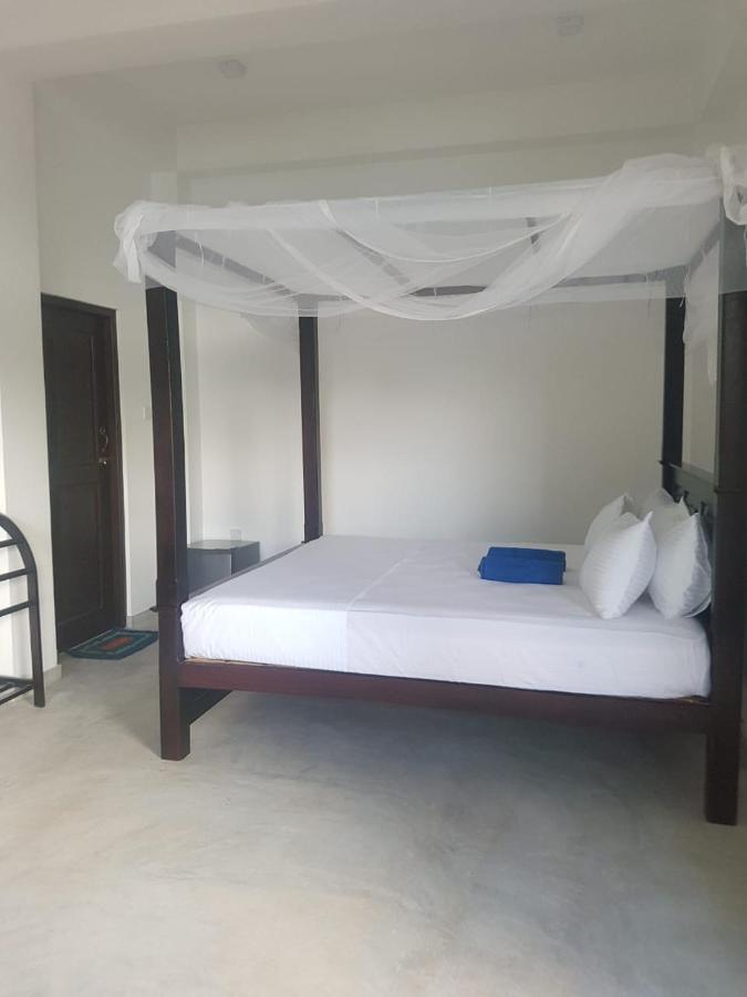 Waves Hiri Hotell Dikwella Eksteriør bilde