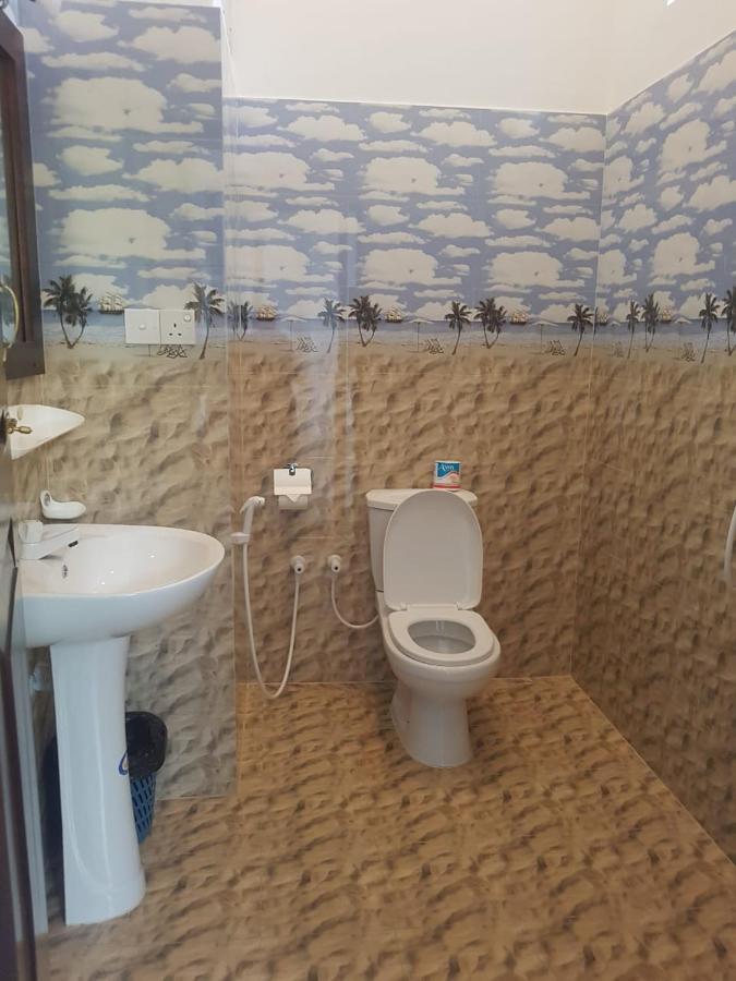 Waves Hiri Hotell Dikwella Eksteriør bilde