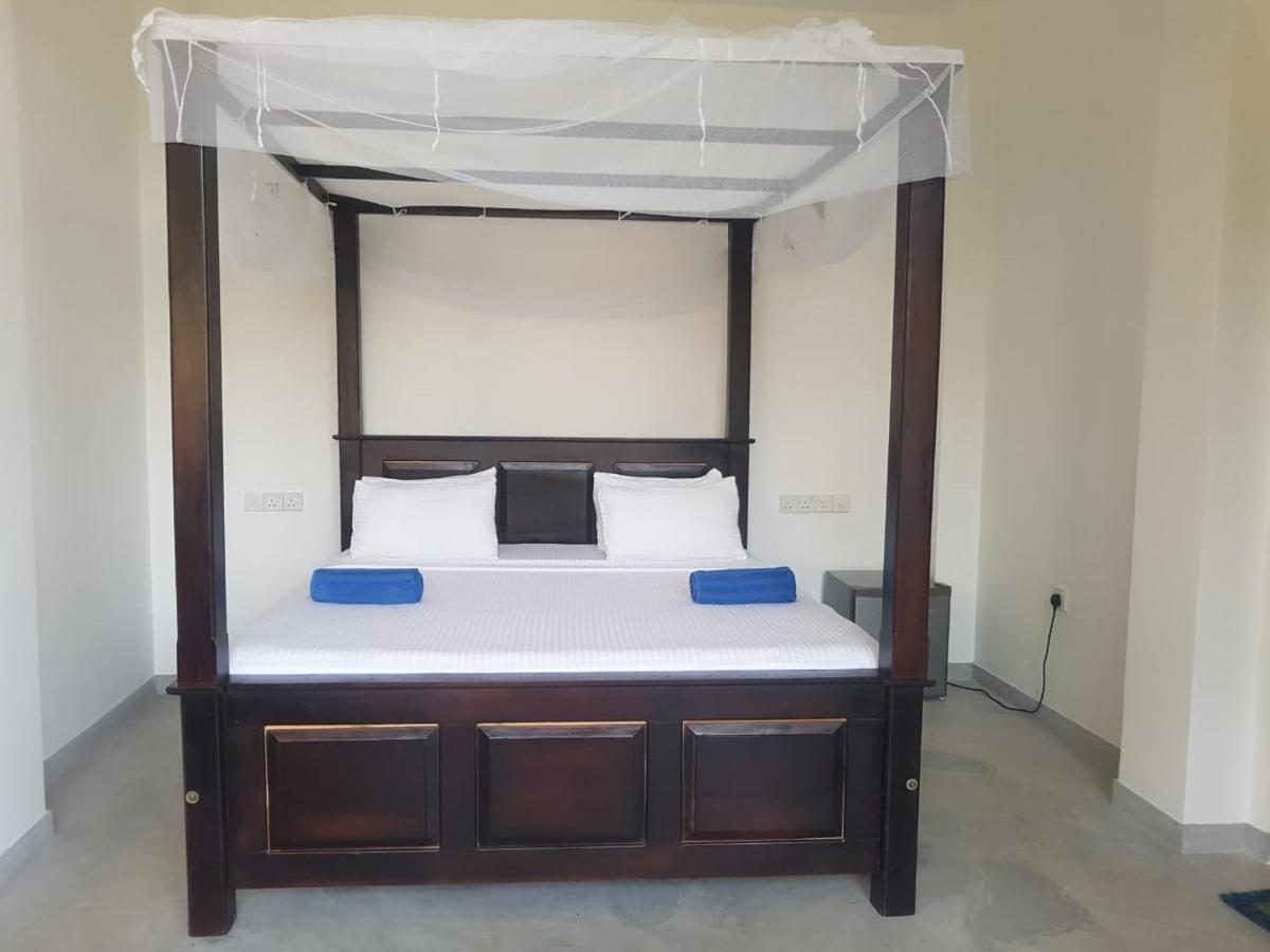Waves Hiri Hotell Dikwella Eksteriør bilde