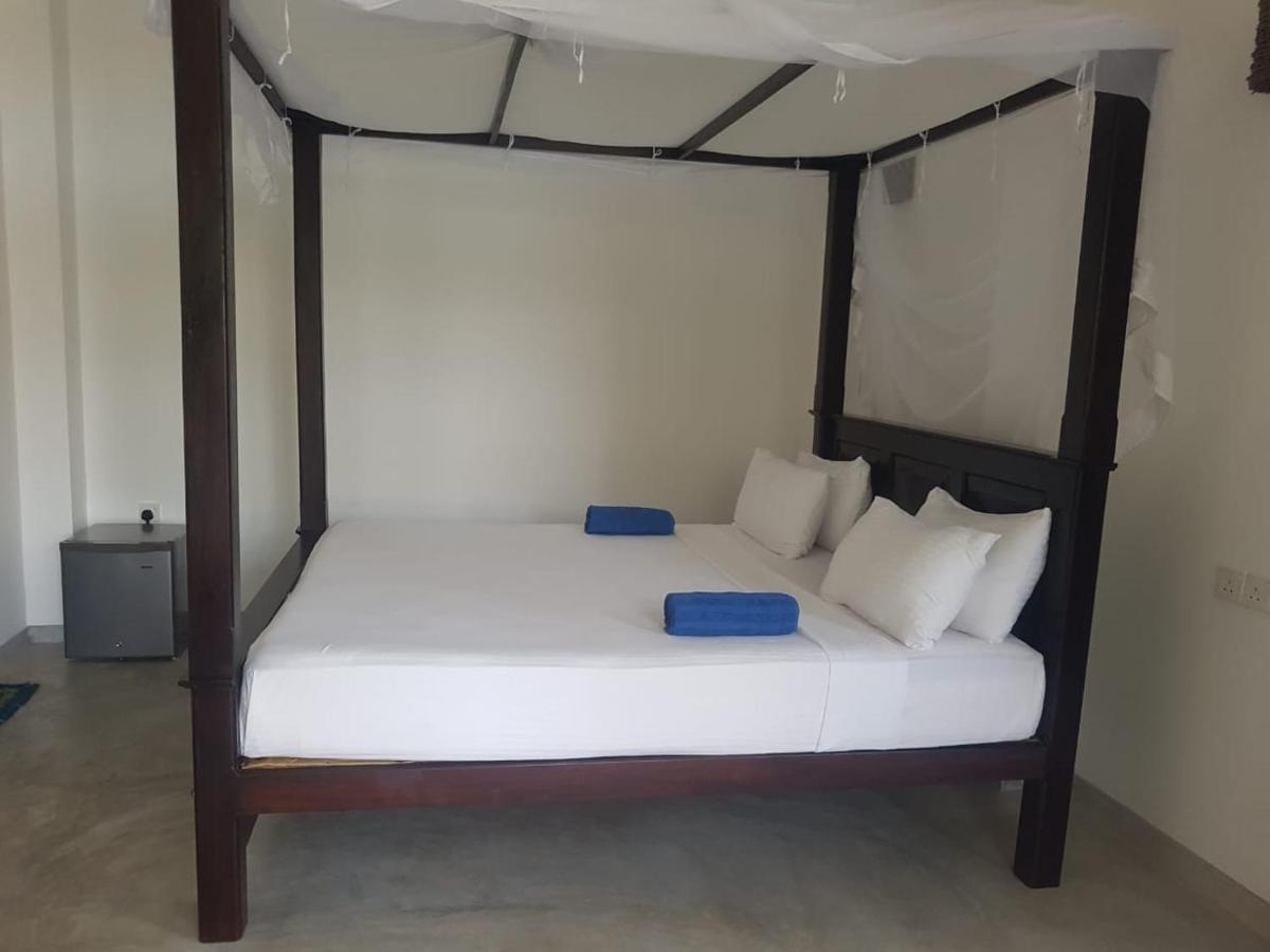 Waves Hiri Hotell Dikwella Eksteriør bilde