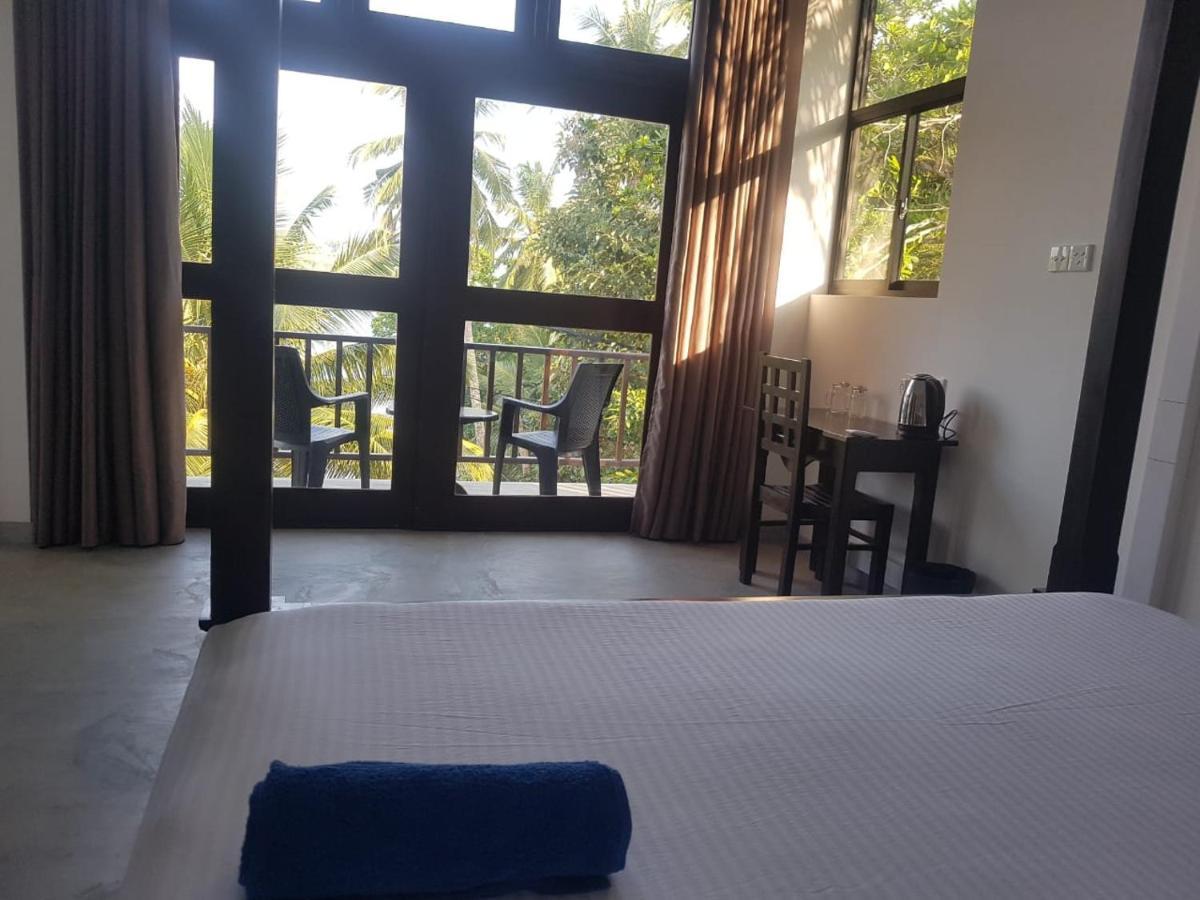 Waves Hiri Hotell Dikwella Eksteriør bilde