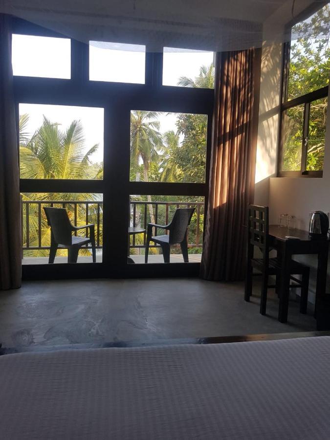 Waves Hiri Hotell Dikwella Eksteriør bilde