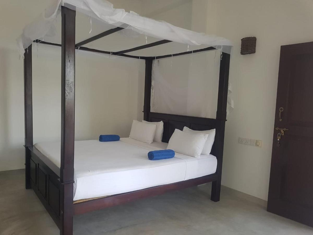Waves Hiri Hotell Dikwella Eksteriør bilde