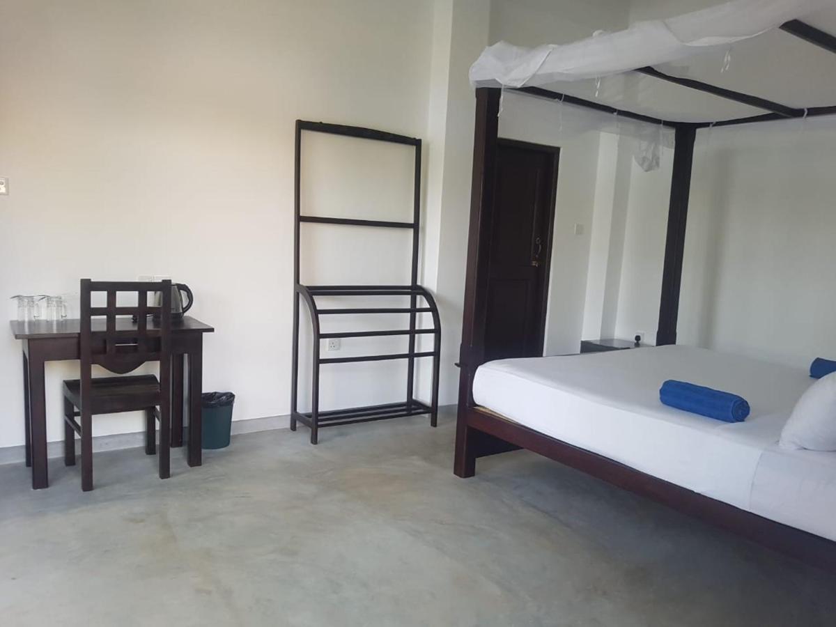 Waves Hiri Hotell Dikwella Eksteriør bilde